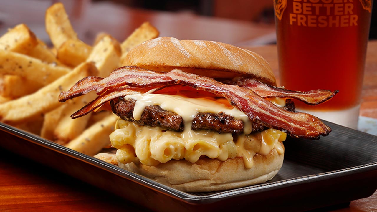 picture of bacon mac and cheese burger