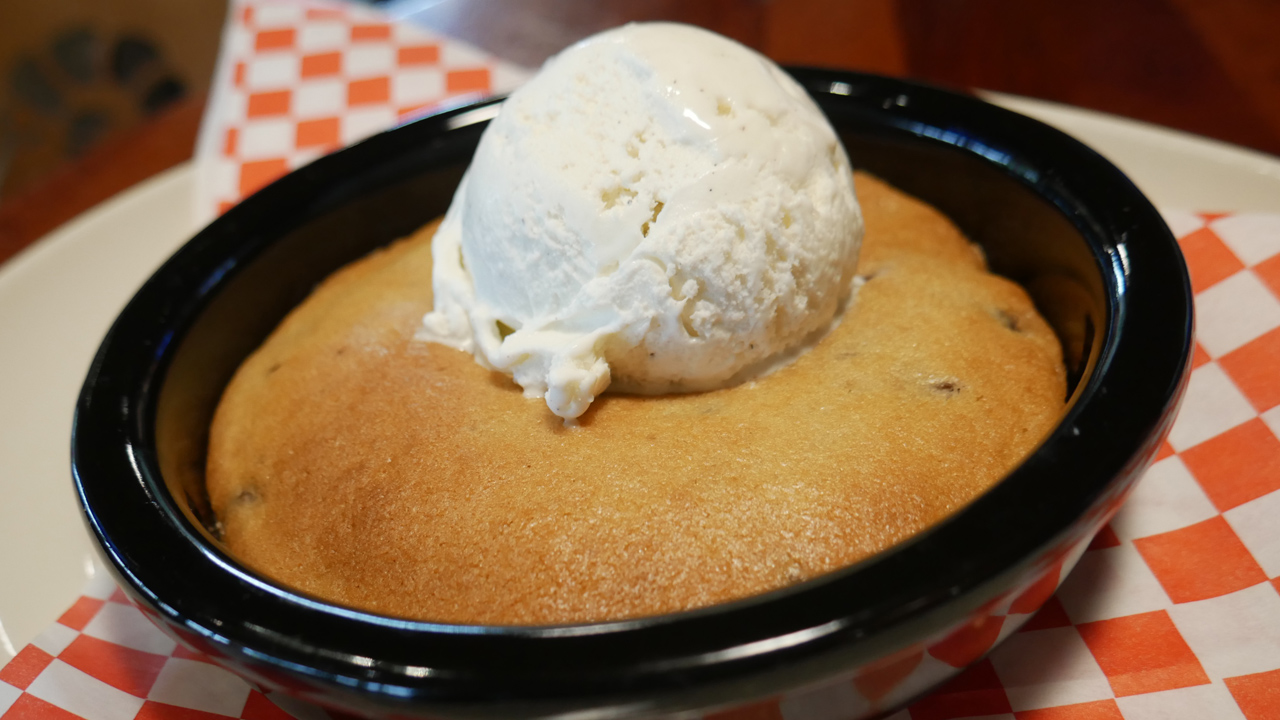 picture of chocolate chip skillet cookie